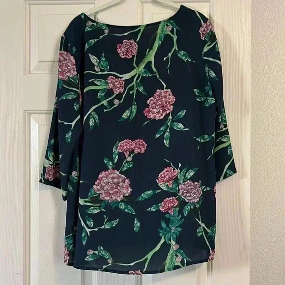 HD in Paris Floral Blouse - Picture 3 of 5